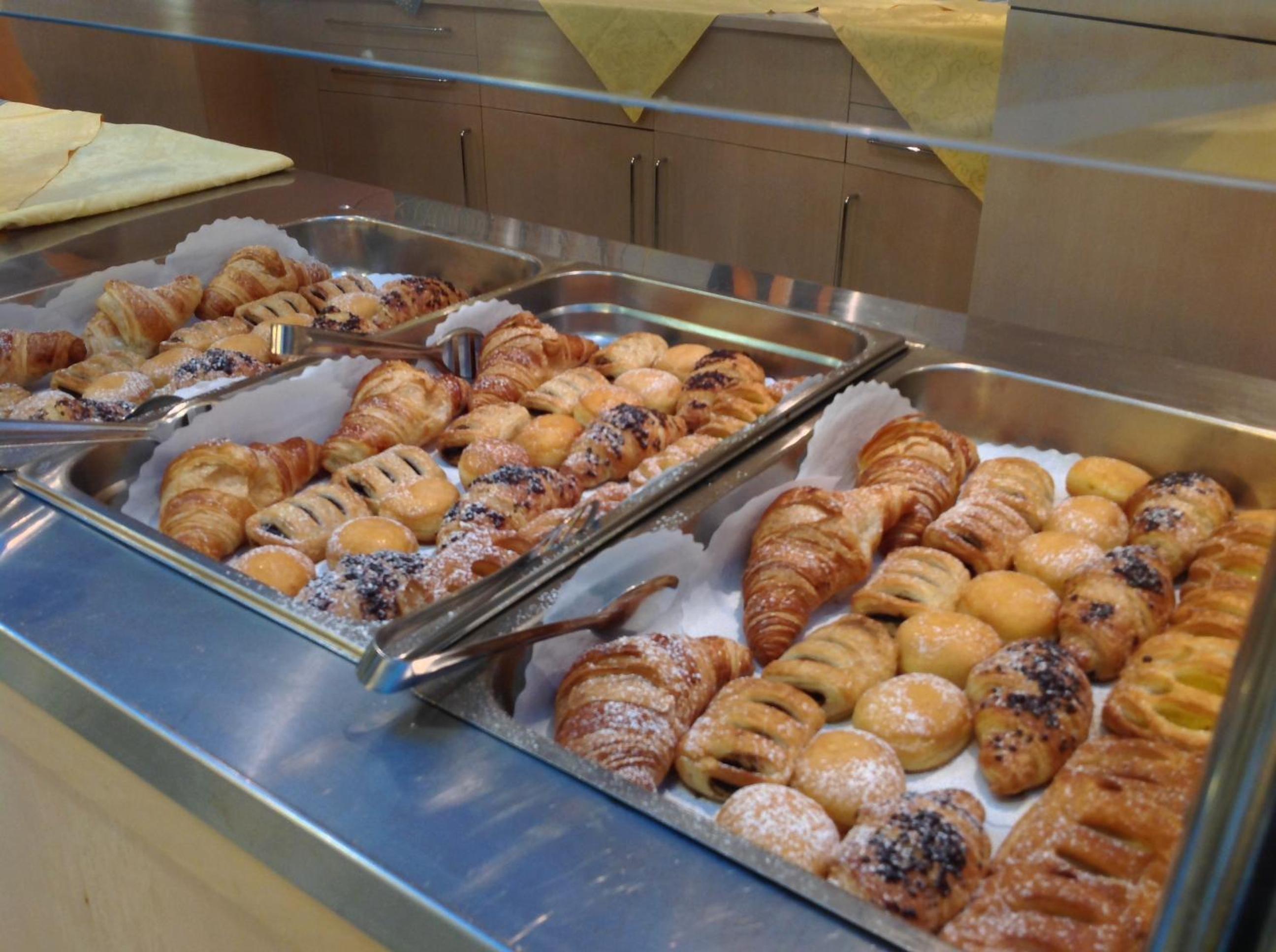 Фото International Beach Hotel