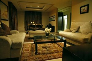 Гостиница The Parisian Plaza