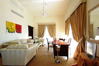 Фото Arbiana Hotel