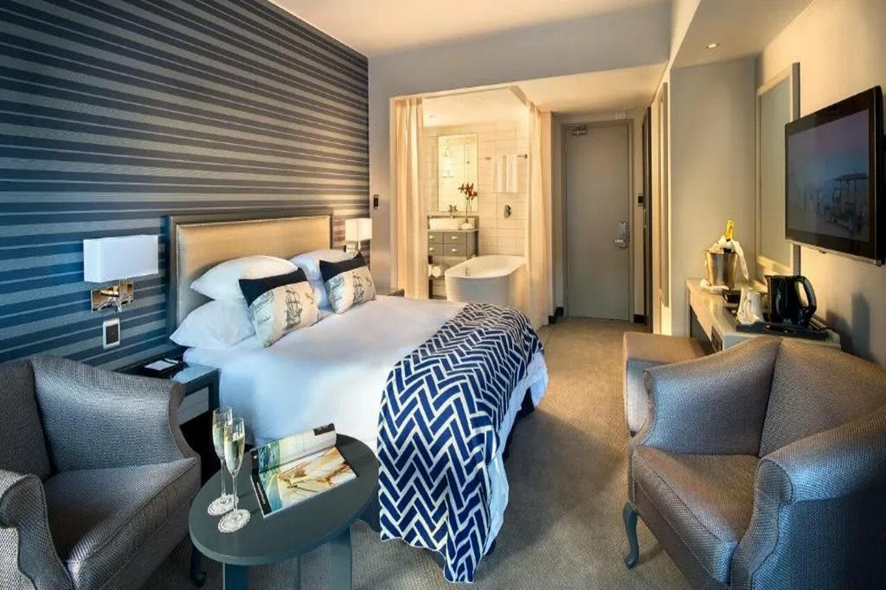 Фото The Portswood Hotel