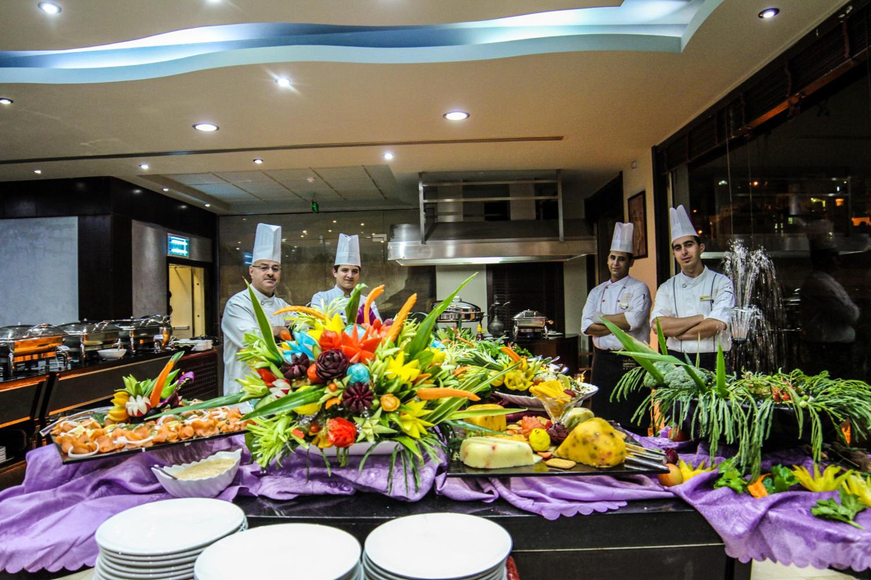 Фото Petra Moon Hotel