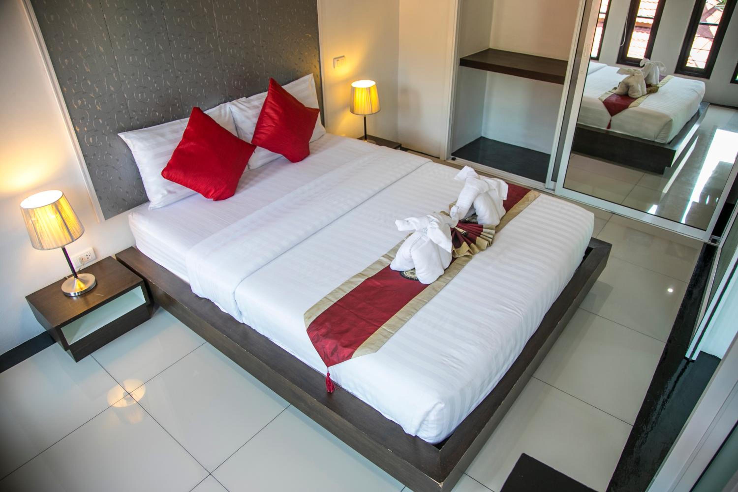 Фото West Key Kamala Apartment