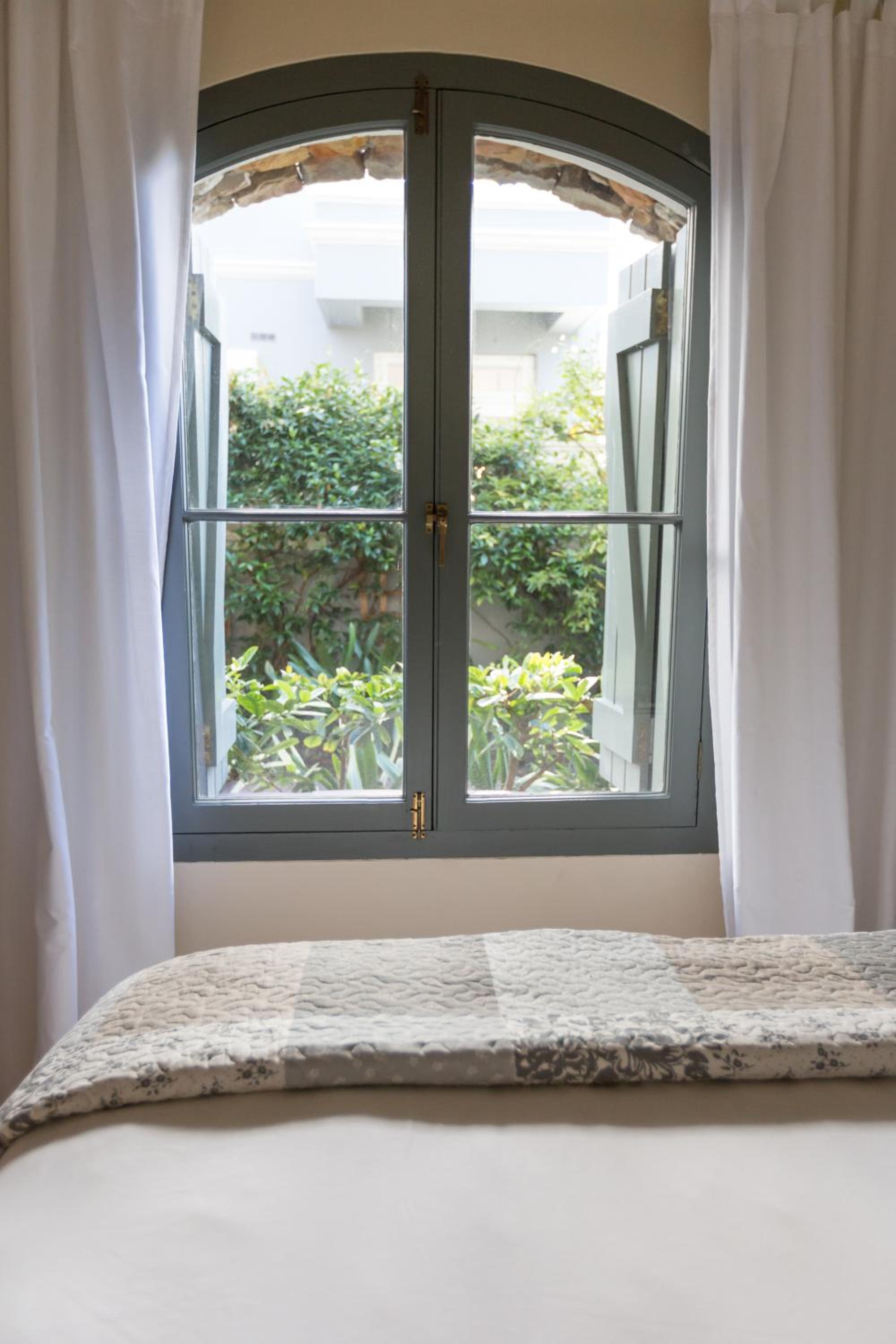 Фото The Majestic Apartment