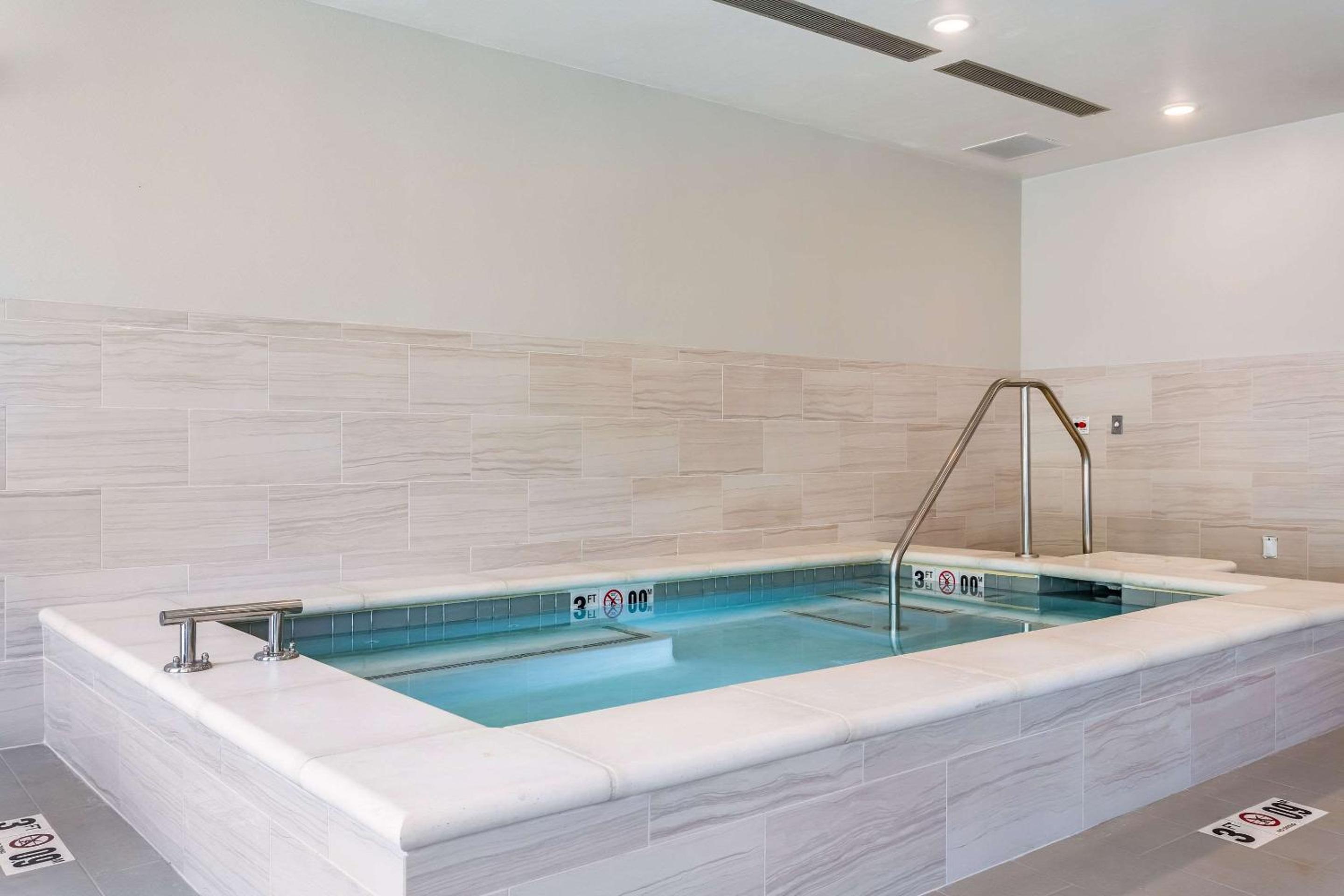 Фото Comfort Inn & Suites Salt Lake City Airport