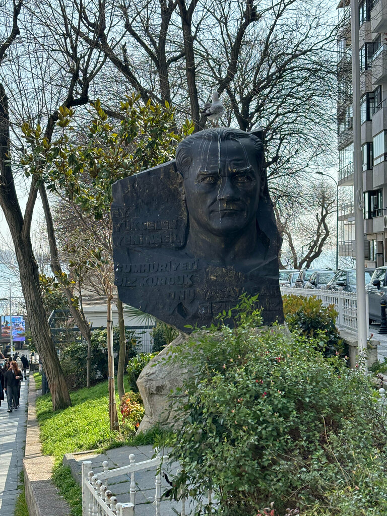 نصب تذكاري للحرب، مقبرة جماعية Mustafa Kemal Ataturk Monument ، اسطنبول، صورة