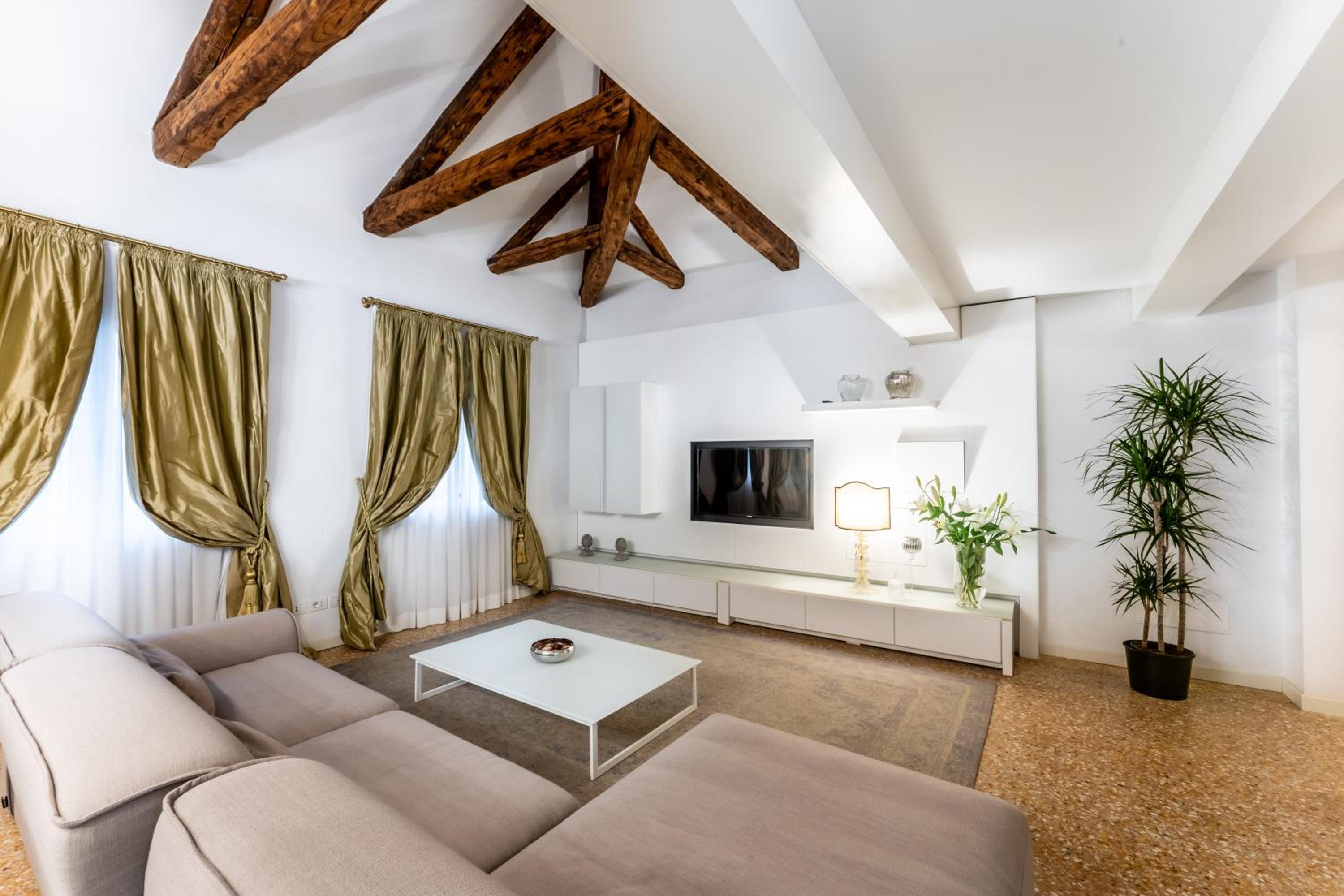 Фото San Teodoro Palace Luxury Apartments