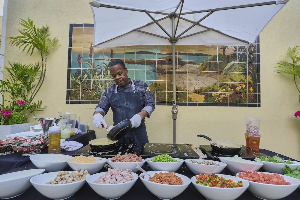 Фото The Pavilion Hotel