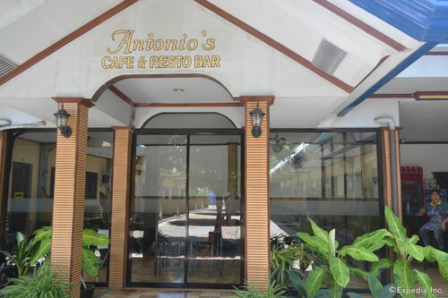Гостиница Antonio's Apartelle & Suites