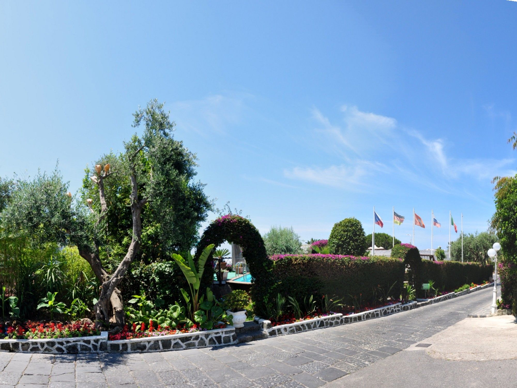 Фото отеля 2