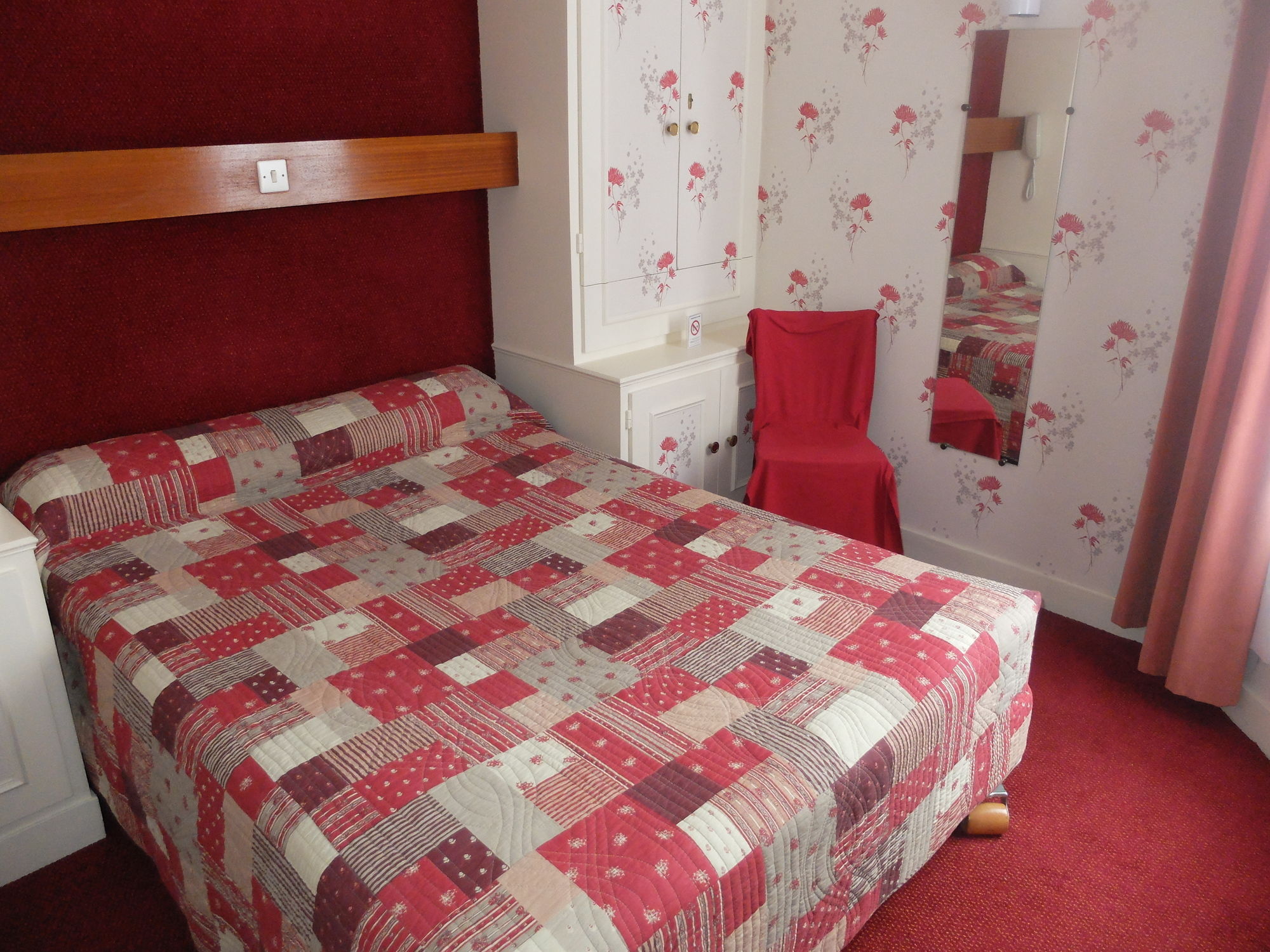 Фото Hôtel Moderniste