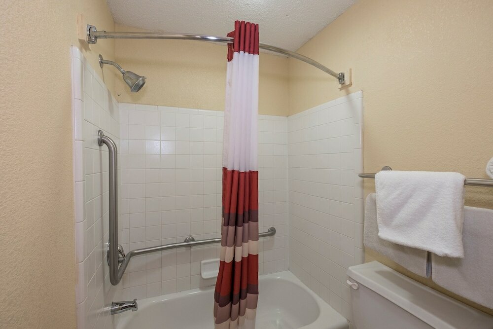 Фото Red Roof Inn Baldwin