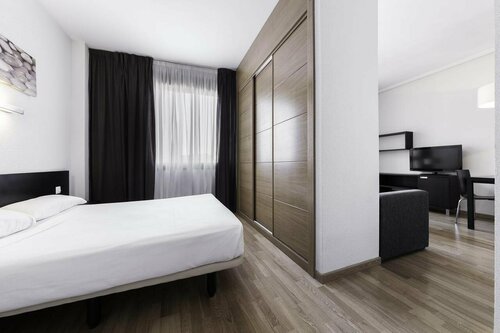 Гостиница Compostela Suites Madrid в Мадриде