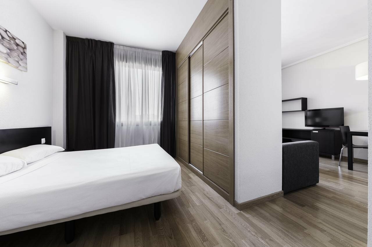 Фото Compostela Suites Madrid