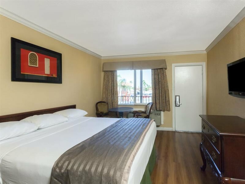 Фото Travelodge by Wyndham El Cajon