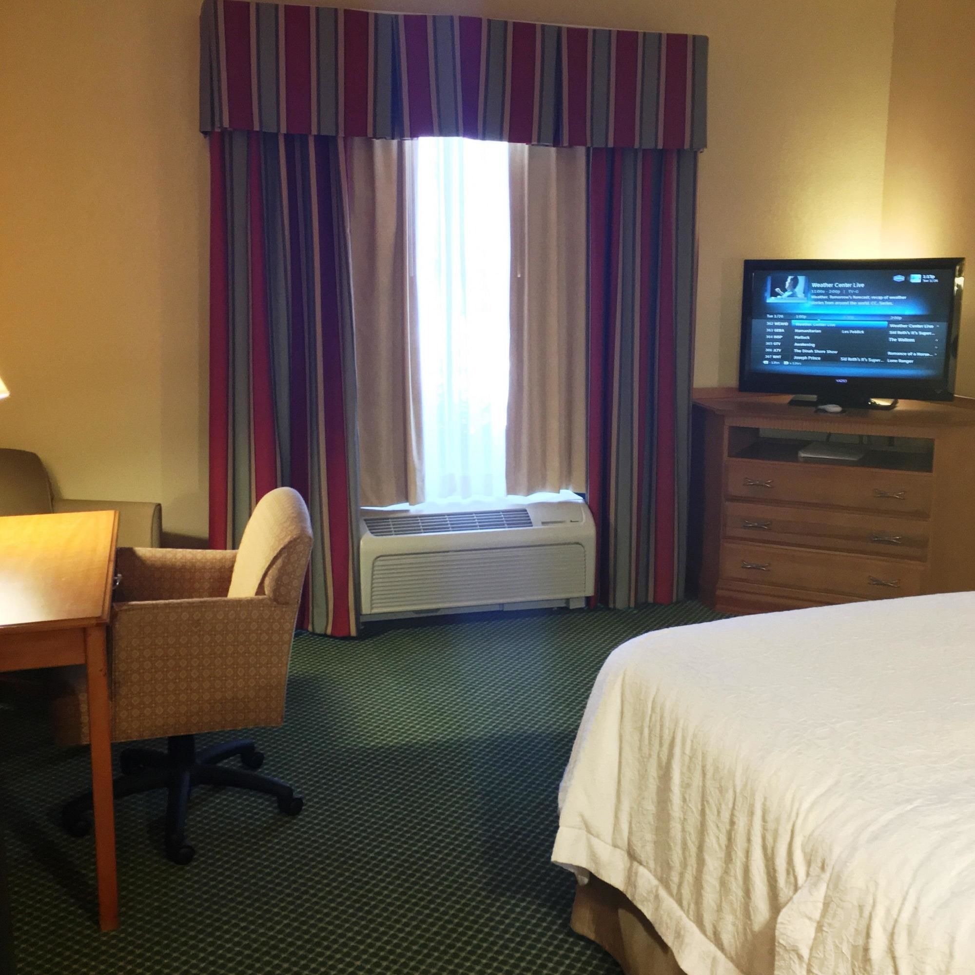 Фото Hampton Inn Hays-North of i 70