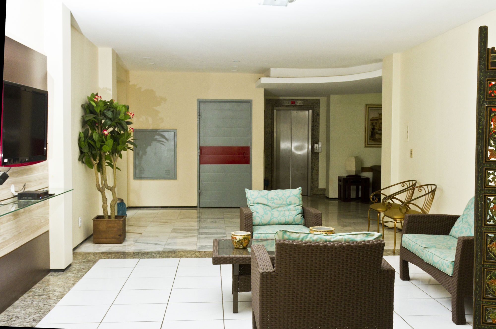 Фото San Phillip Flat Hotel