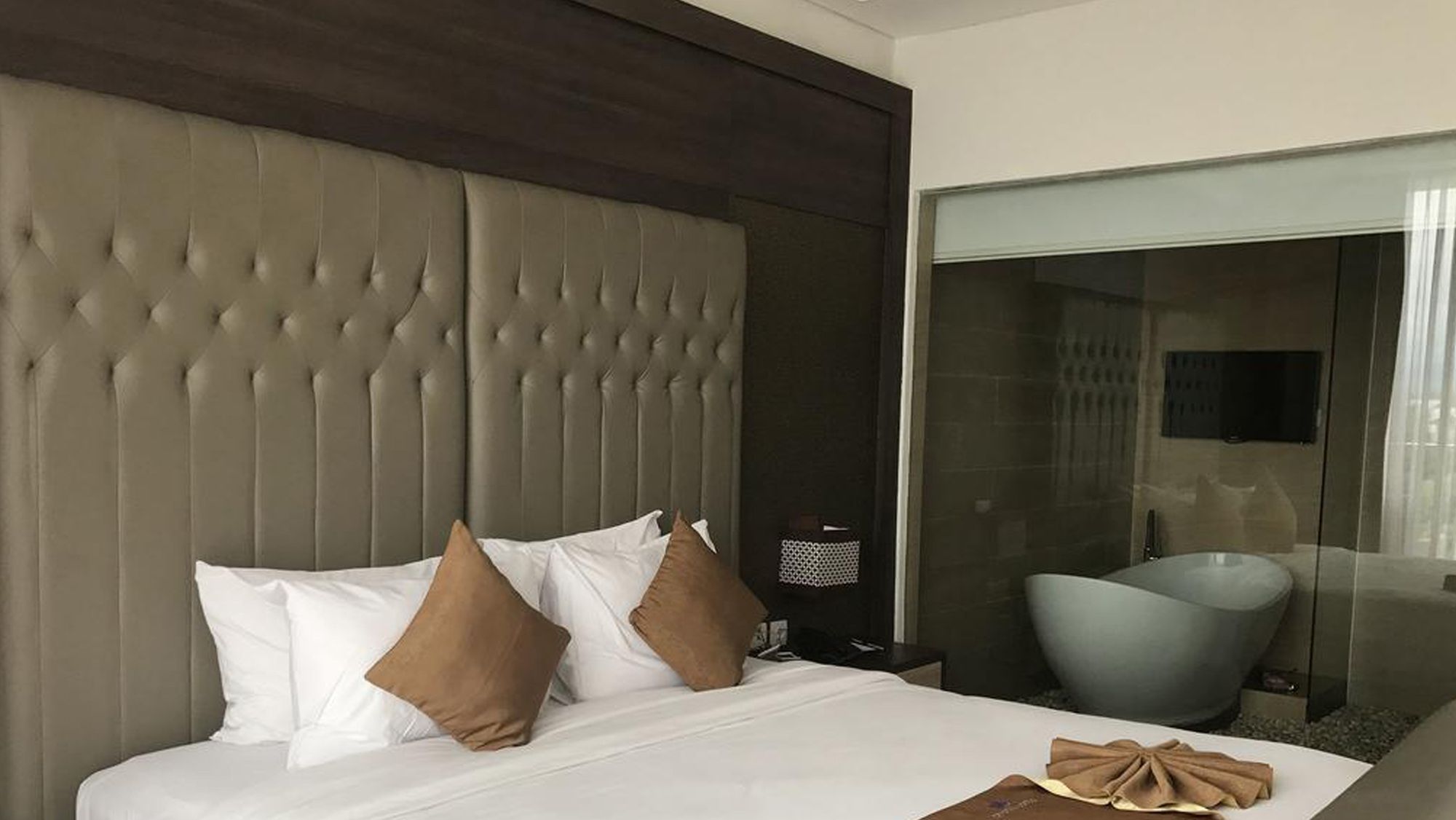 Фото Crystal Lotus Hotel Yogyakarta