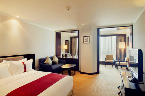 Внешний вид отеля Crowne Plaza Zhuhai City Center, an Ihg Hotel в Чжухае, фото 3