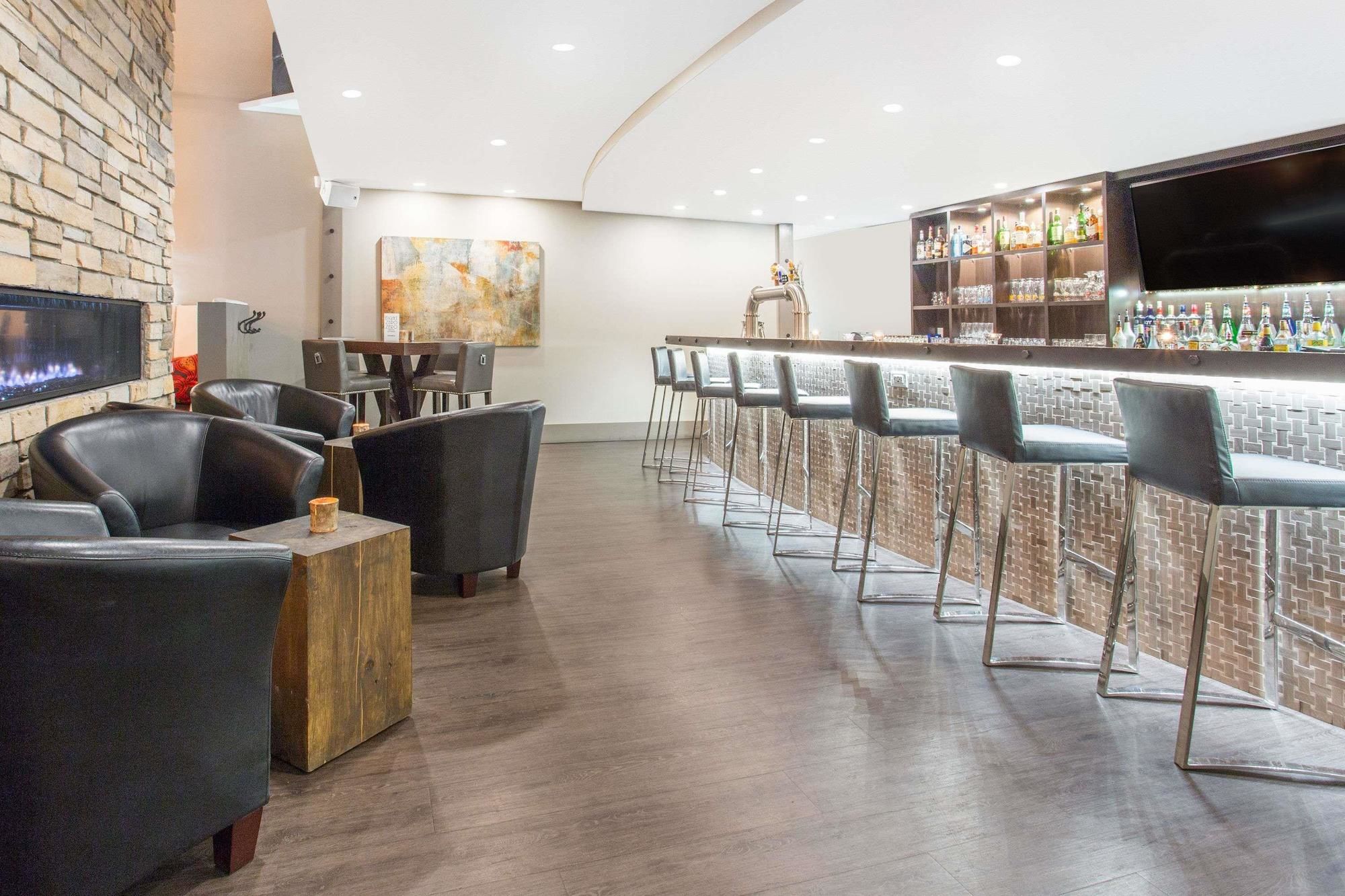 Фото Ramada by Wyndham Cornwall