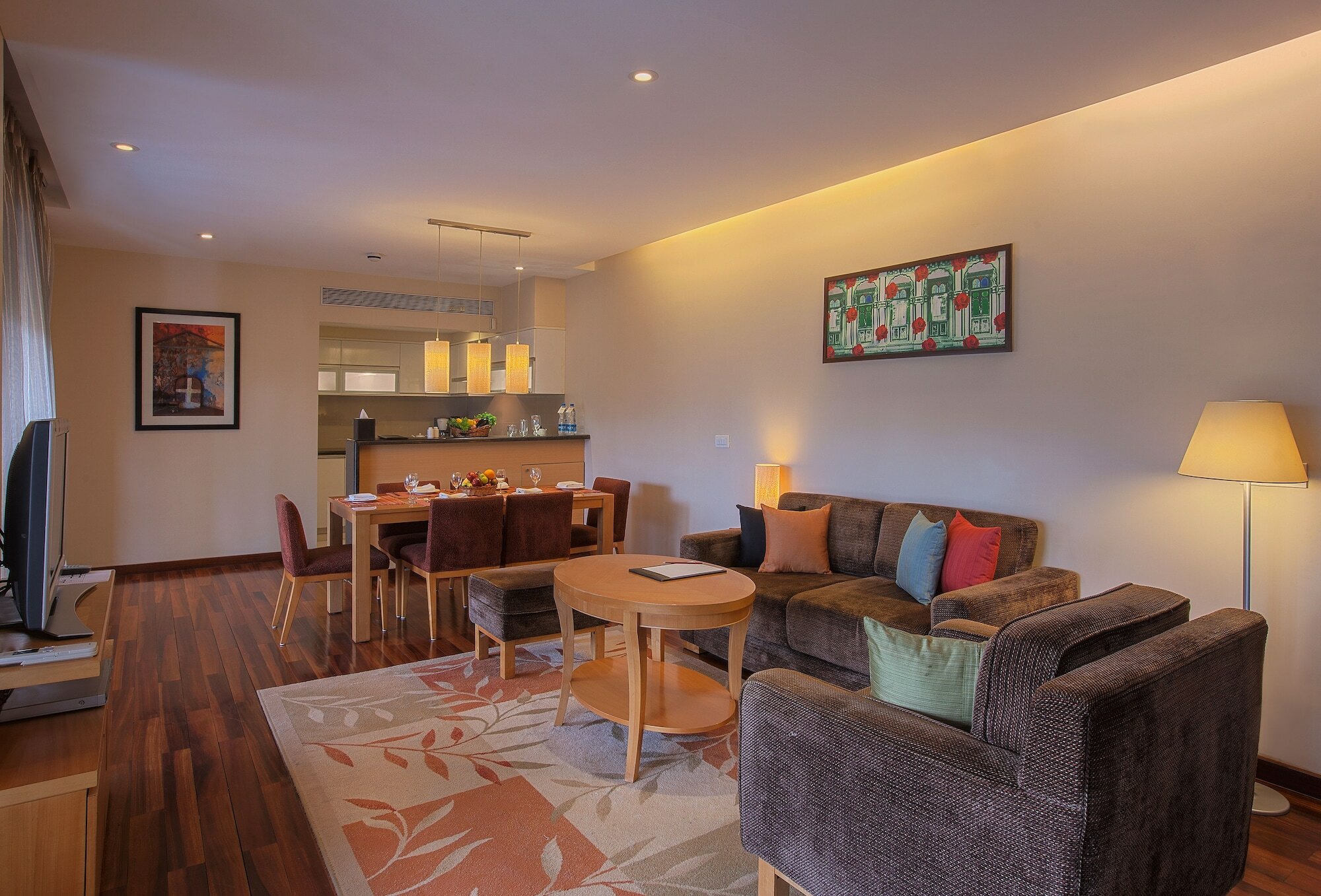 Фото Oakwood Residence Naylor Road Pune