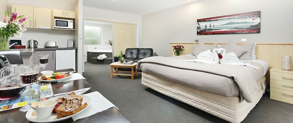 Фото Arthur's Court Motor Lodge