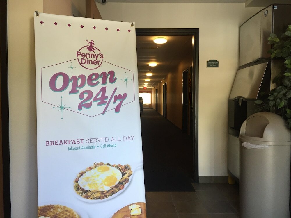 Фото Travelodge by Wyndham Dunsmuir