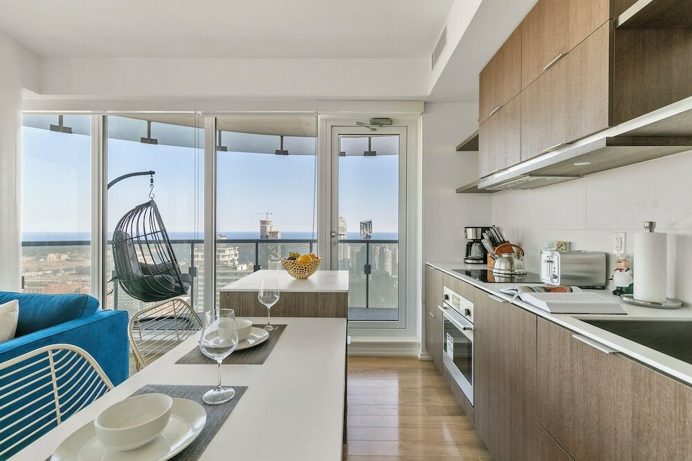 Фото Bonvoy Suites Eaton Centre