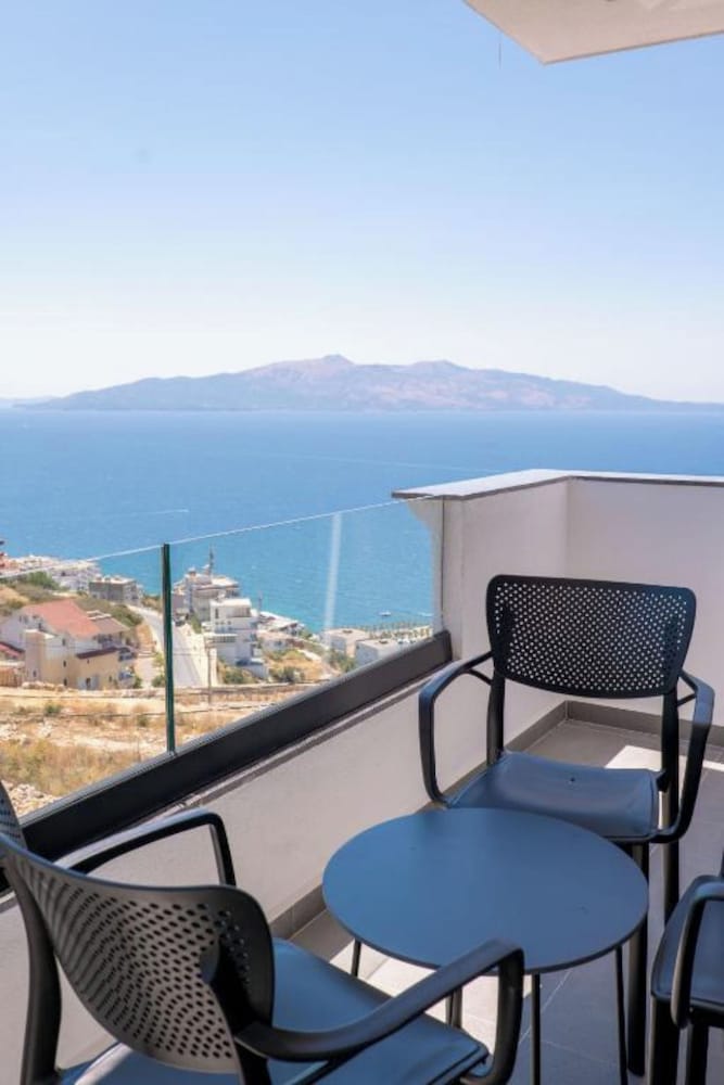 Фото Arrei Hotel