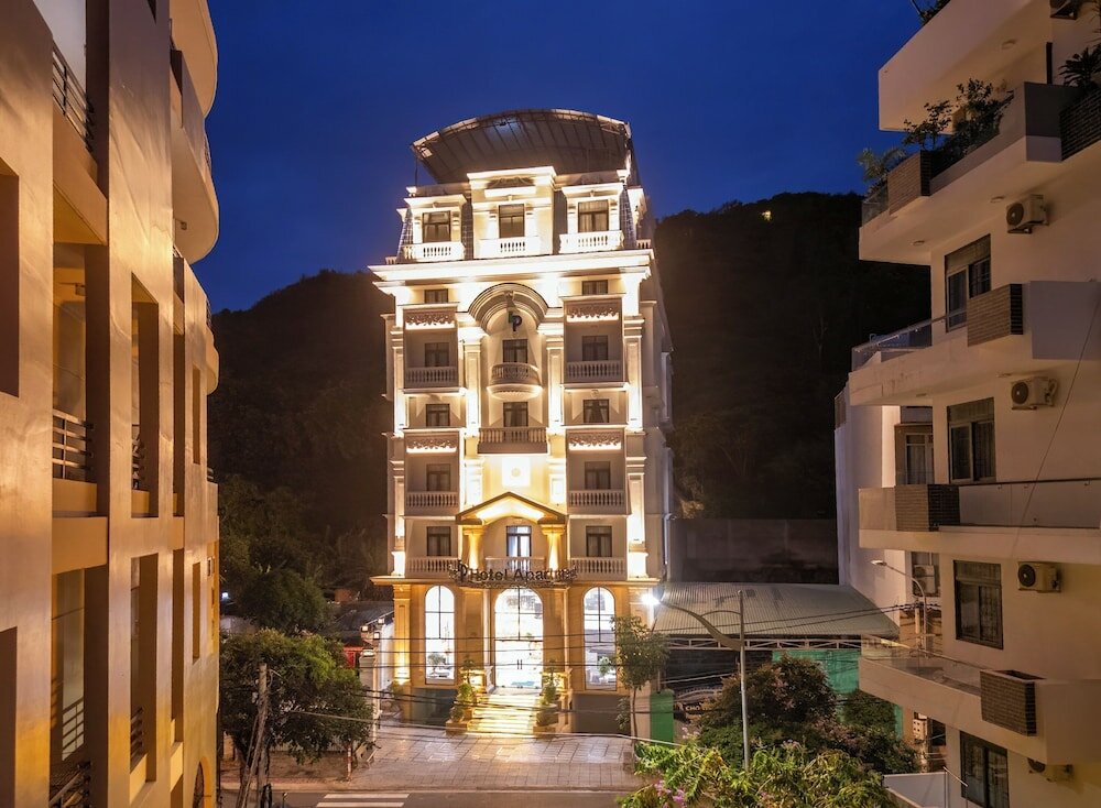 Фото отеля 1