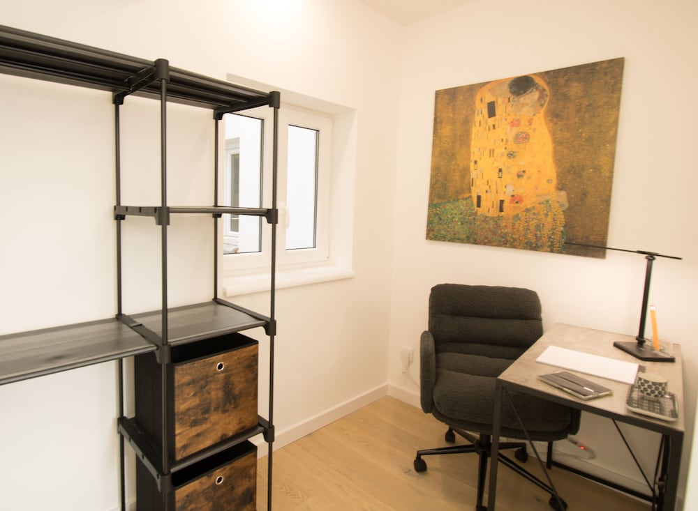 Фото Stylish & Modern Apartment