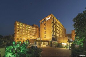 Гостиница Hotel Clarks Shiraz