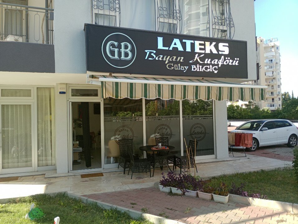 Latex Ladies Hairdresser