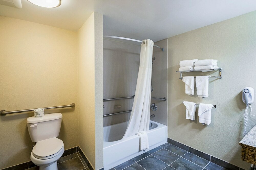 Фото Quality Inn & Suites