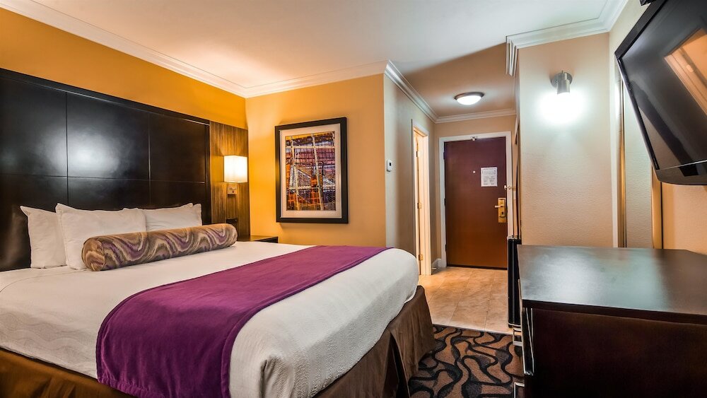 Фото Best Western Plus Airport Plaza