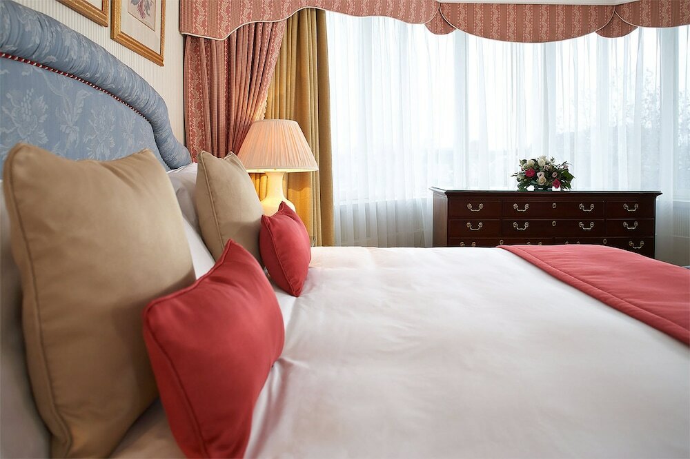 Фото Cheval Thorney Court