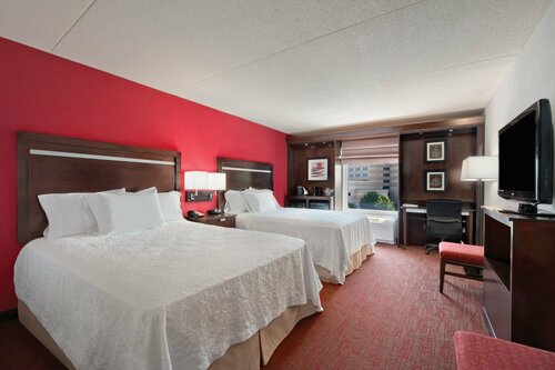 Гостиница Hampton Inn & Suites Detroit Airport - Romulus