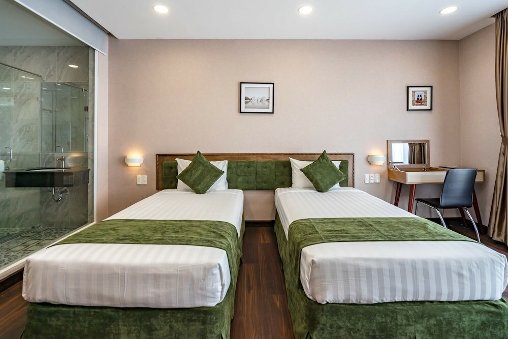 Фото Emerald Central