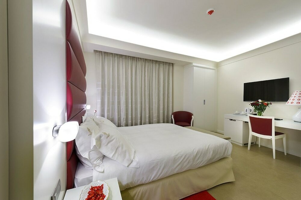 Фото Augustana House