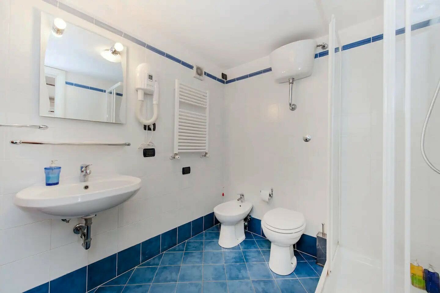 Фото Sixtythree Guesthouse