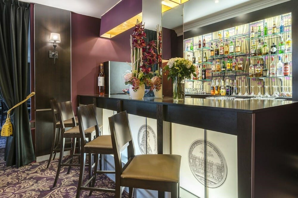 Фото Hôtel Le Versailles