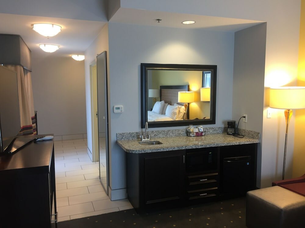 Фото Hampton Inn & Suites Raleigh Downtown