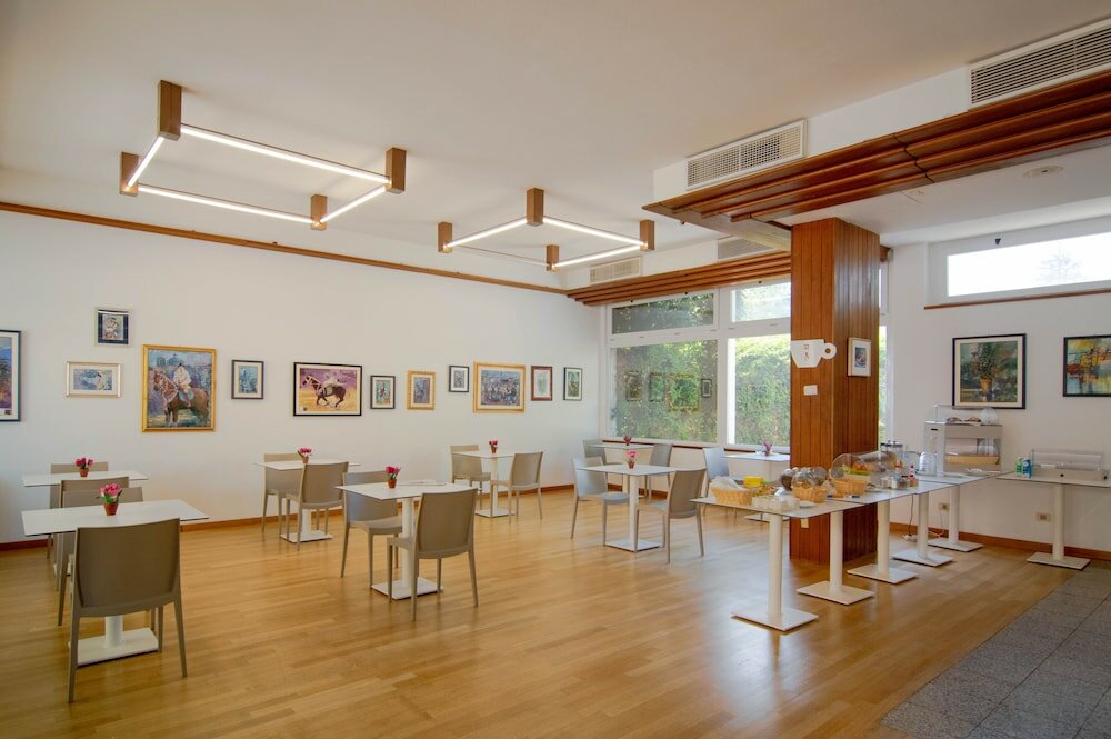 Фото Mistral Hotel