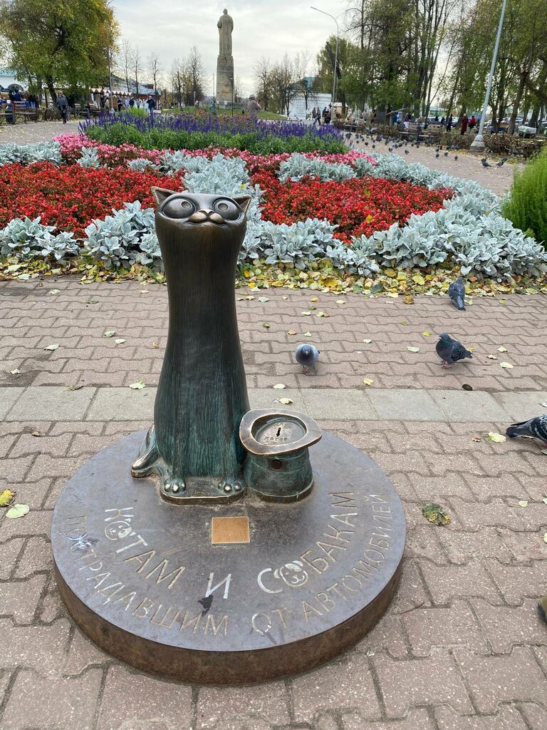 Genre sculpture Котам и собакам, пострадавшим от автомобилей, Kostroma, photo
