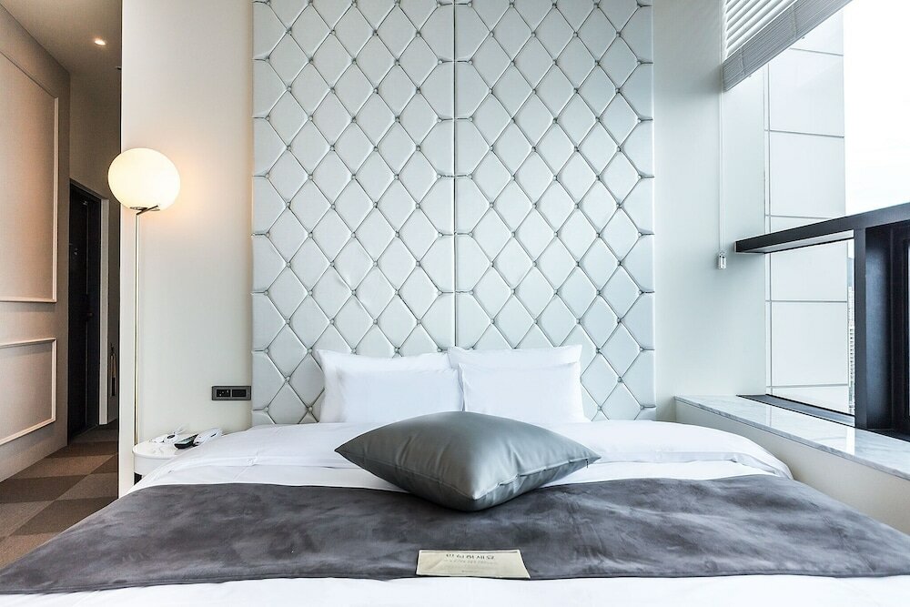 Фото H Avenue Hotel