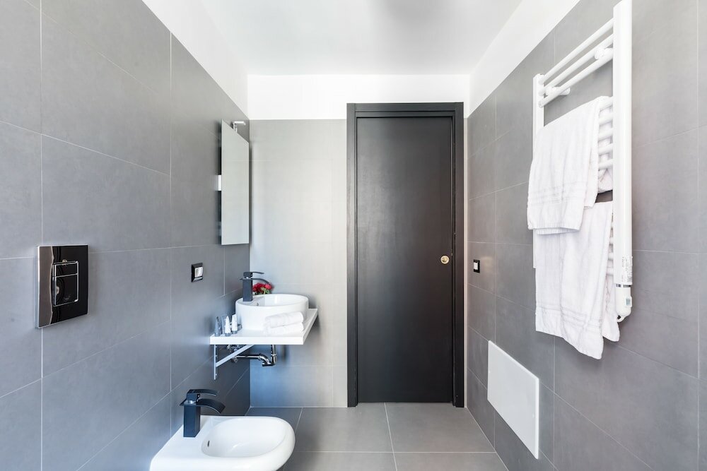 Фото A World Aparts - 32 Modena