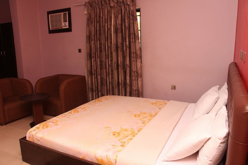 Фото Kriscane Suites Annex