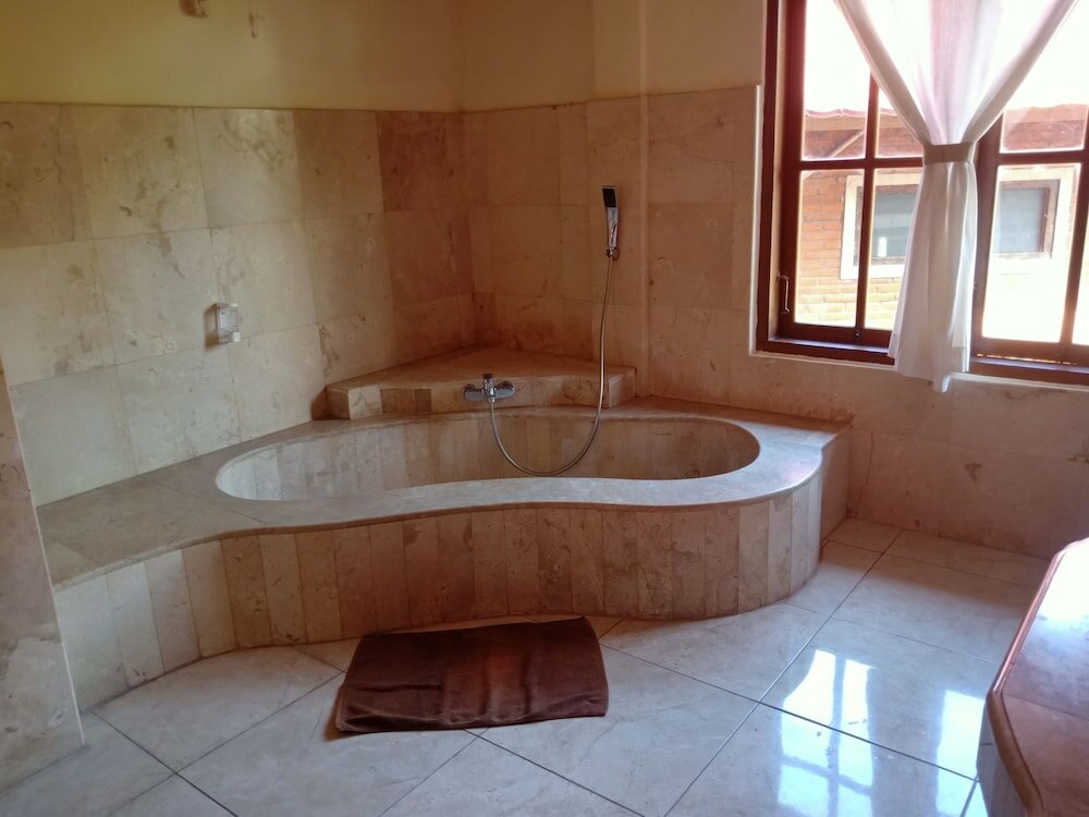 Фото Monkey Forest Bungalow