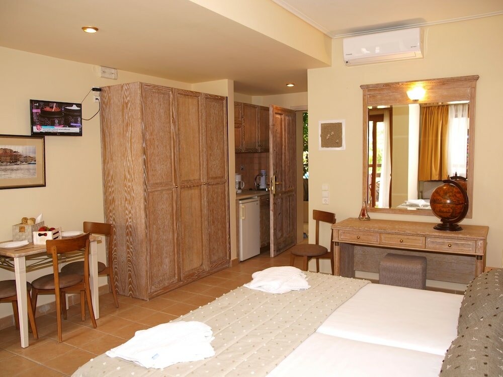 Фото Mylos Hotel Apartments