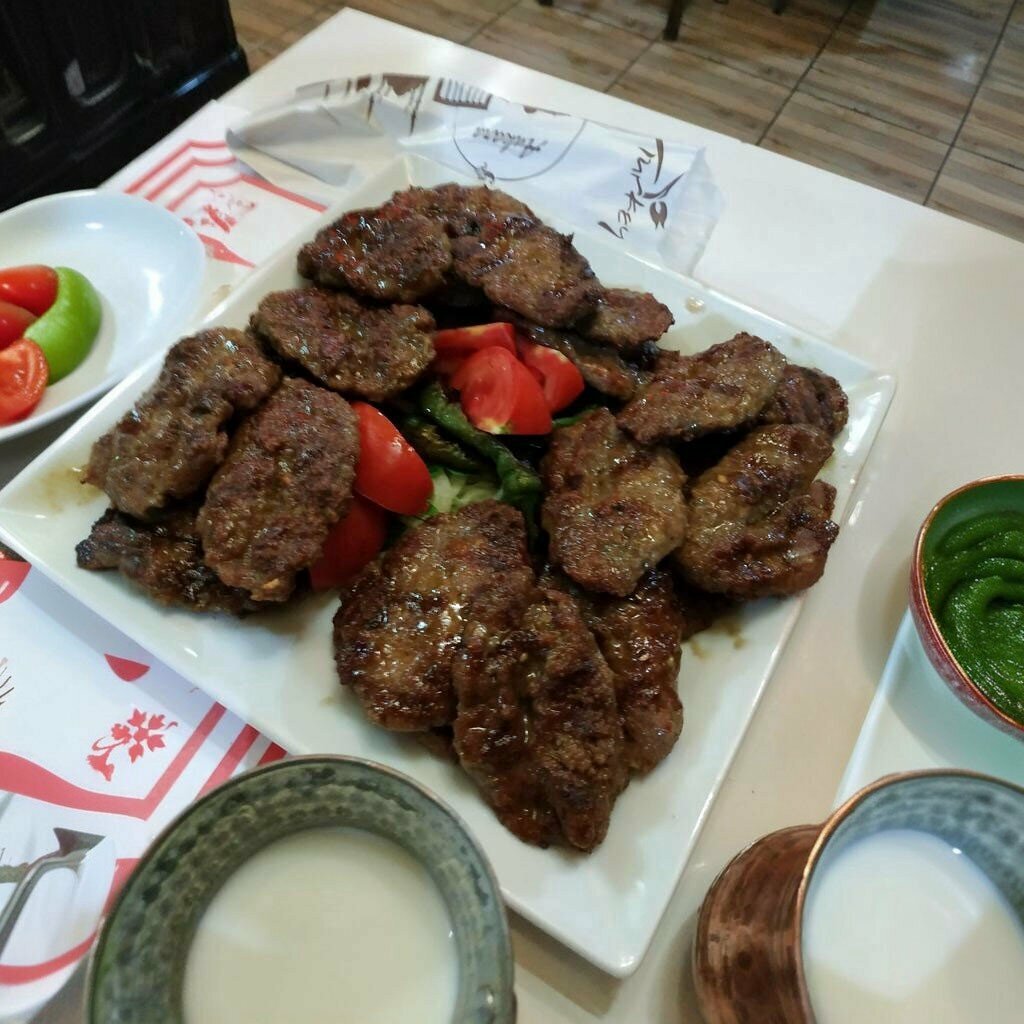 Ресторан Dayının Yeri Izgara Evi, Кызылджахамам, фото