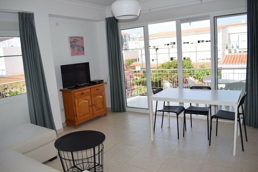 Фото Apartamentos El Jardin